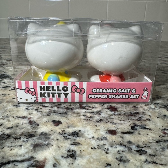 Hello kitty salt pepper shaker - Picture 2 of 6